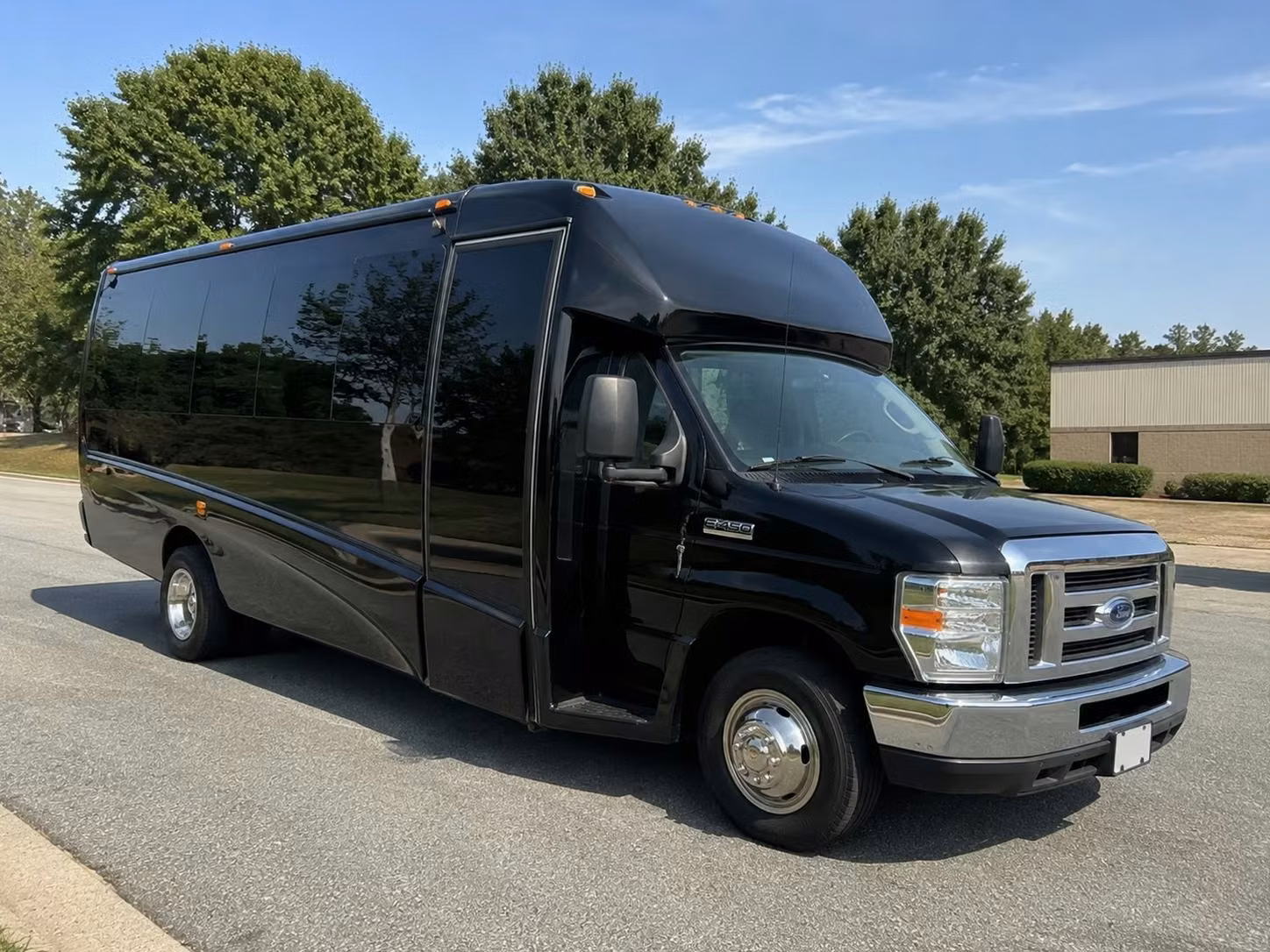 minibus and charter bus rentals for large concert groups in hoover